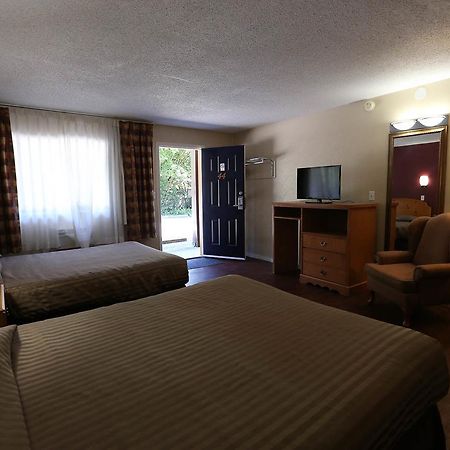 Coquitlam Sleepy Lodge المظهر الخارجي الصورة